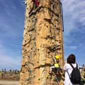 会場にはmontbellのクライミングタワーが登場!