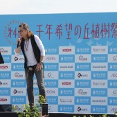 開会式で同テーマソングを熱唱してくれました!