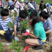 若者たちも奮闘中!