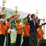 復興政務官 小泉進次郎さんによる、樹種の掛け声 宮城県岩沼市千年希望の丘植樹祭2014