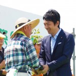 復興政務官 小泉進次郎さんと宮脇昭博士 宮城県岩沼市千年希望の丘植樹祭2014