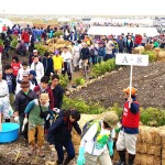 開会式後、植樹区画へ移動 南相馬市鎮魂復興市民植樹祭2013