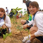 AKB48メンバー 北原里英さん、梅田彩佳さん、高城亜樹さん 南相馬市鎮魂復興市民植樹祭2013