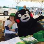 ボランティア学生とくまモン。来てくれてありがとう! 宮城県岩沼市千年希望の丘植樹祭2015