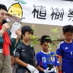 開会式でスピーチする藤原先生