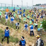 500人のボランティアの方々と植樹しました