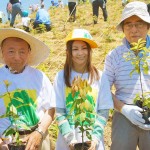 宮脇昭博士と倉木麻衣さんと細川護熙理事長(元総理) 宮城県岩沼市千年希望の丘植樹祭2013